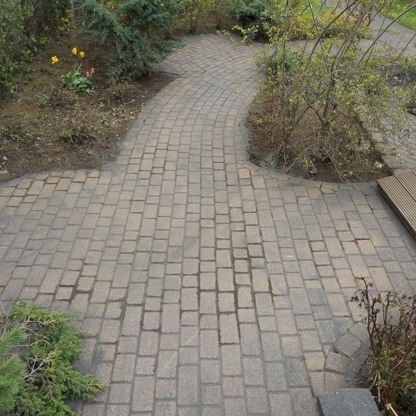 Helluhreinsun lokið og fúgusandur kominn á sinn stað