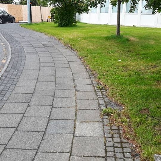 Hellur,gras og beð fyrir hreinsun