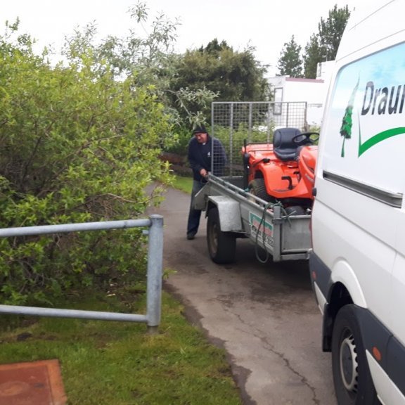 Garðsláttur fyrir sveitarfélög og fyrirtæki