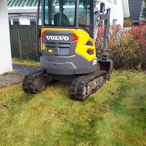 Byrjað að grafa fyrir hellulögn