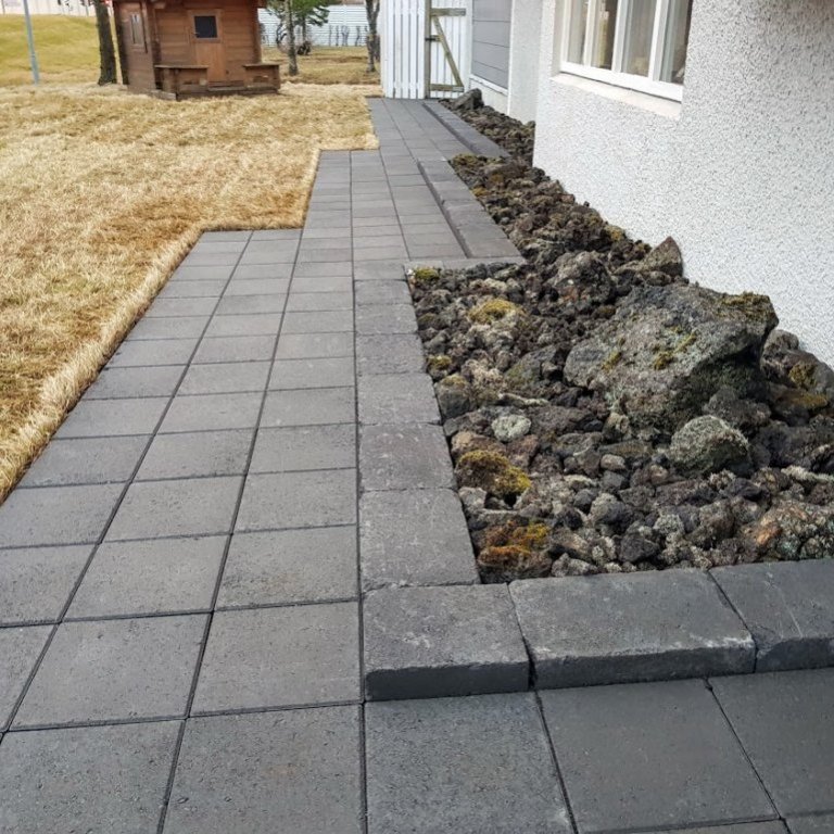 Hellulagður stígur