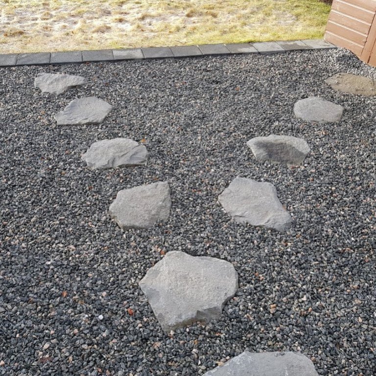 Stiklur í steinabeði